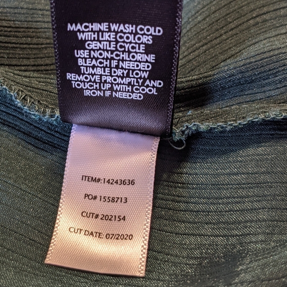 Torrid satin emerald green top. Size O - Picture 6 of 6